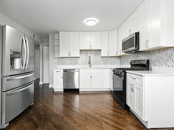 3rd image of 3451 W Montrose Ave Unit 3E