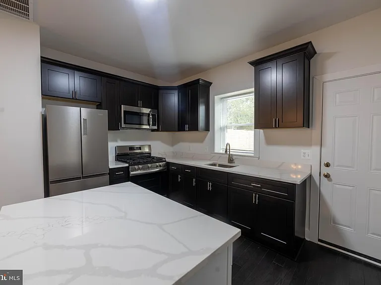 2721 W Mosher St — Photo 3