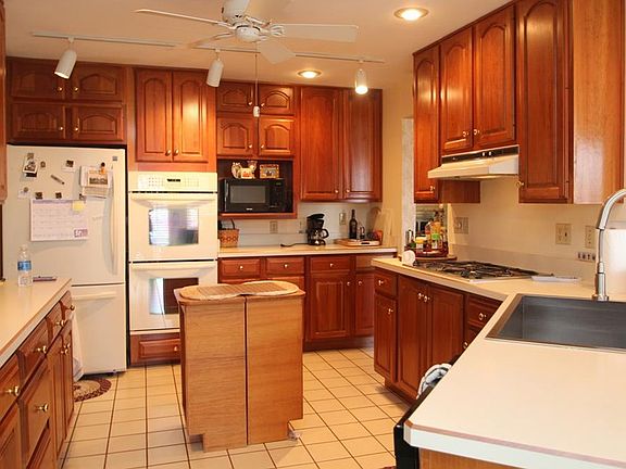 2nd image of 204 Tal Shroyer Dr