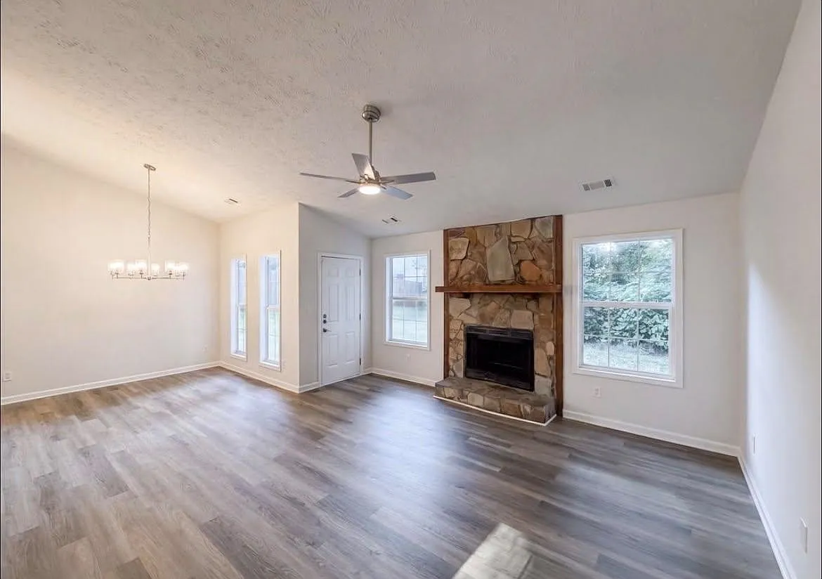 3 bed, 2.5 bath, 1400 sqft, $1,550 — Photo 3