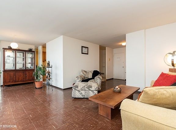 5th image of 4850 S Lake Park Ave APT 2211
