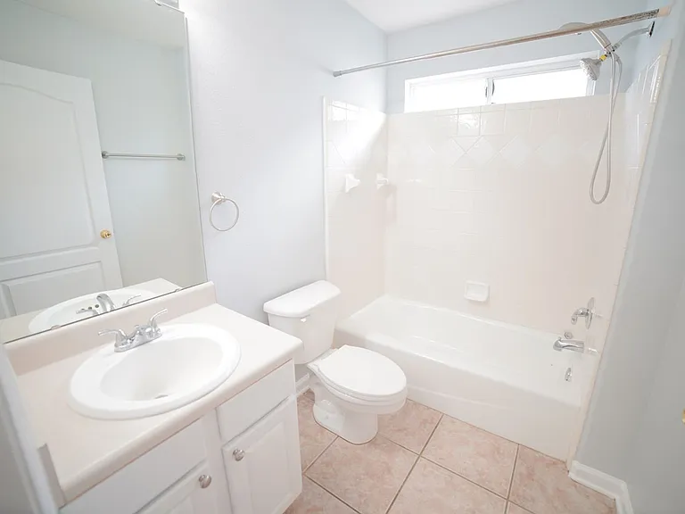 1060 Kingdom Dr — Photo 12
