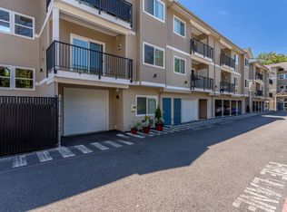 Avaya at Town Center Apartments, Renton, WA 98055