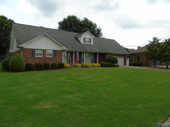 821 Farley Dr SE, Huntsville, AL 35802