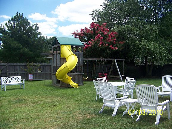 Large Backyard w/ playset