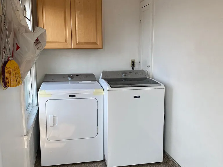654 Edwards St — Photo 14