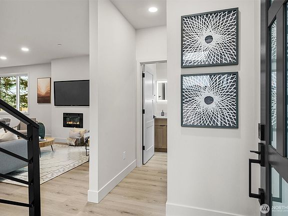 3rd image of 10829 104th Avenue NE