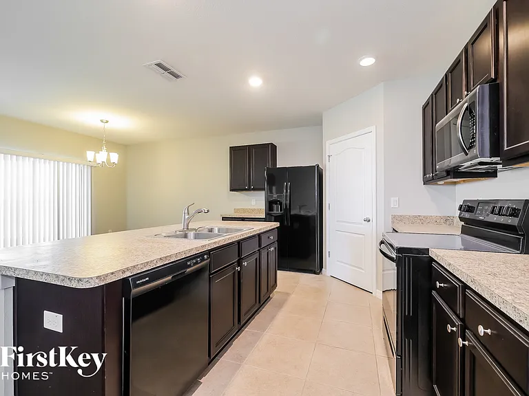 211 Bella Dr — Photo 5