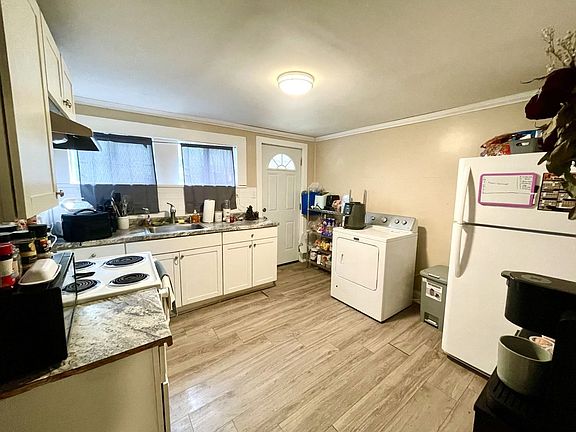 3rd image of 301 1st Ave
