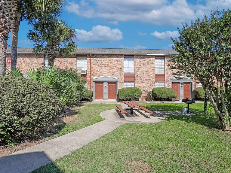 Magnolia Apartments — Photo 29