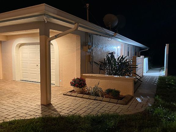 2nd image of 805 Suncrest Dr