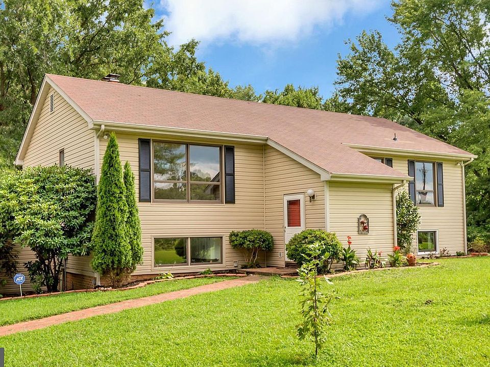 1st image of 38 Hoe Cake Ln