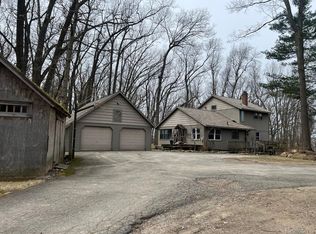 9417 Mabley Hill Rd, Fenton, MI 48430