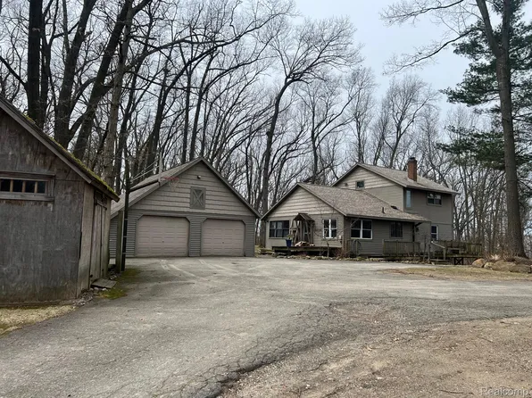9417 Mabley Hill Rd, Fenton, MI 48430