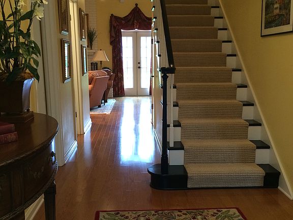 3rd image of 300 Oak Alley Dr