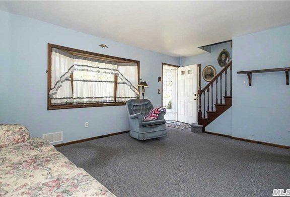 3rd image of 17 Scholl Dr