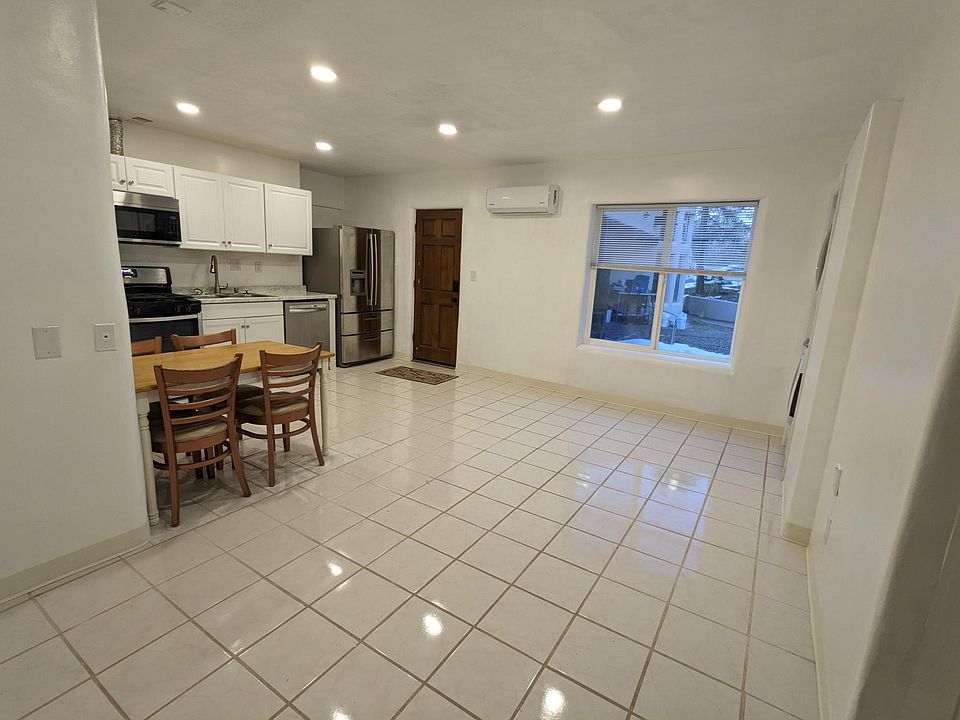 2nd image of 2101 Loma Linda Dr #A