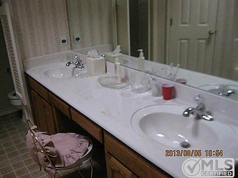 4th image of 1216 Brazos Dr