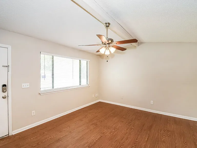 8442 Finwood Ave — Photo 4