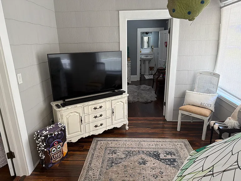 1550 Clay Blvd — Photo 11