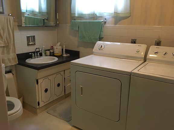 Upstairs Bath w/ Laundry