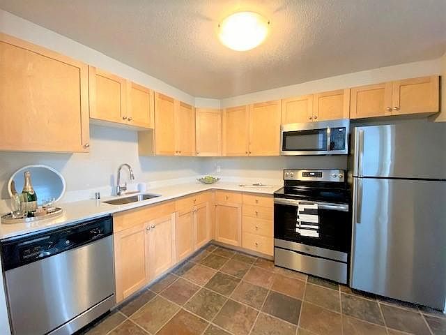 1st image of 9516 NE 120th St #H102