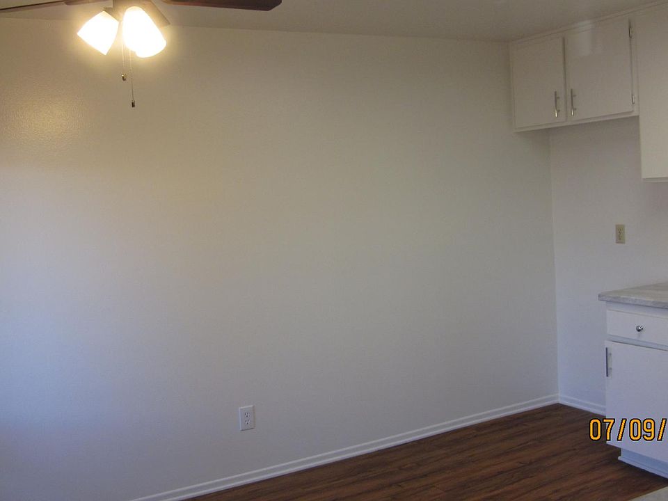 Kitchen Frig corner