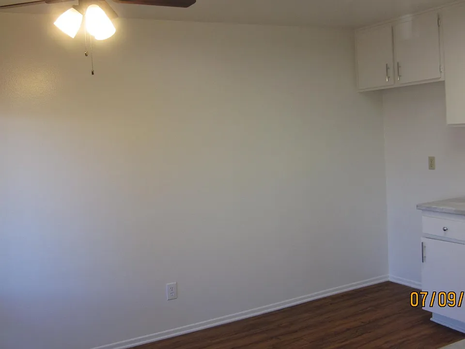 Kitchen Frig corner