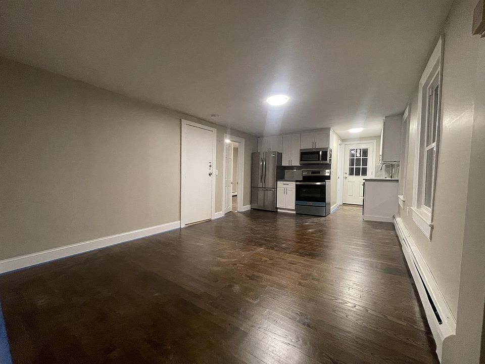 1st image of 9 Boswell Ave #2