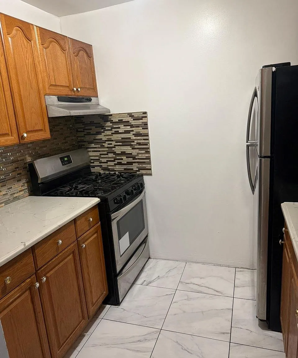 2 bed, 1.0 bath, 850 sqft, $3,100 — Photo 3