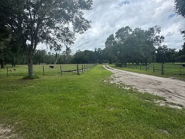 5861 Hound Run Rd, De Leon Springs, FL 32130