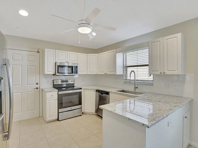 1022 Island Manor Dr — Photo 8
