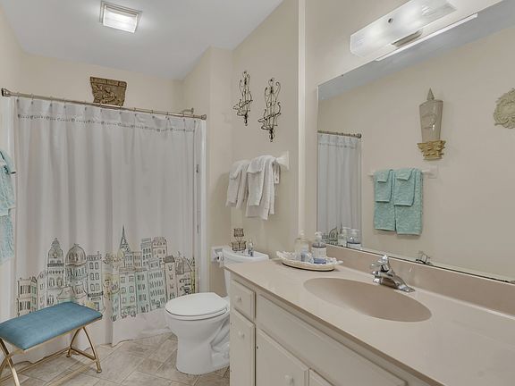 4th image of 442 Siena Dr