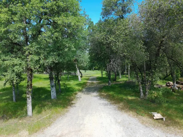 21114 Golden Trl W, Redding, CA 96003