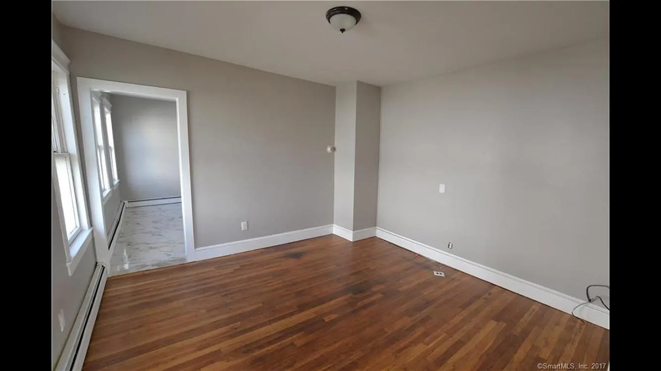 125 Wolcott St — Photo 3