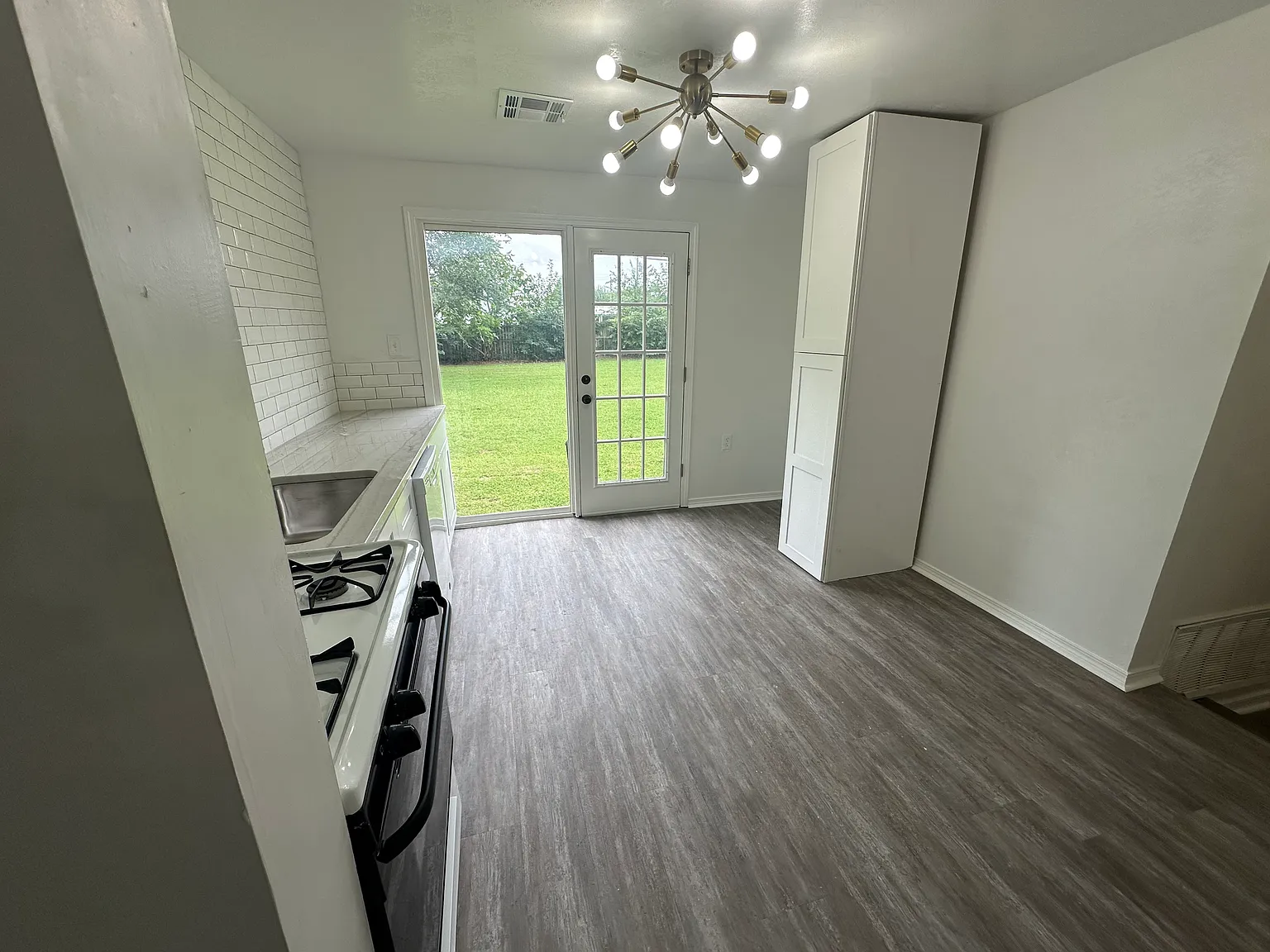 3 bed, 1250 sqft, $1,350 — Photo 4