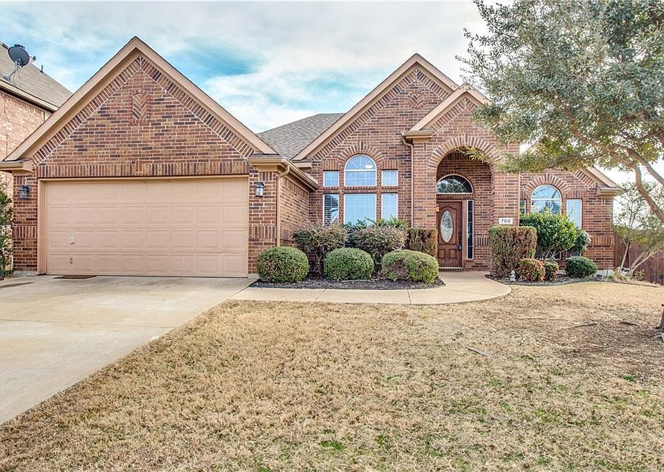 1st image of 700 Plum Dr