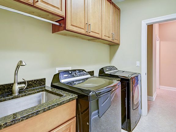 4th image of 590 Amelia Cir