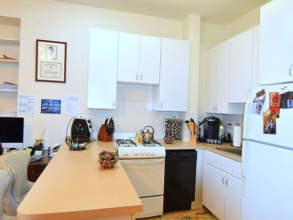 2nd image of 60 W 75th St APT 3C