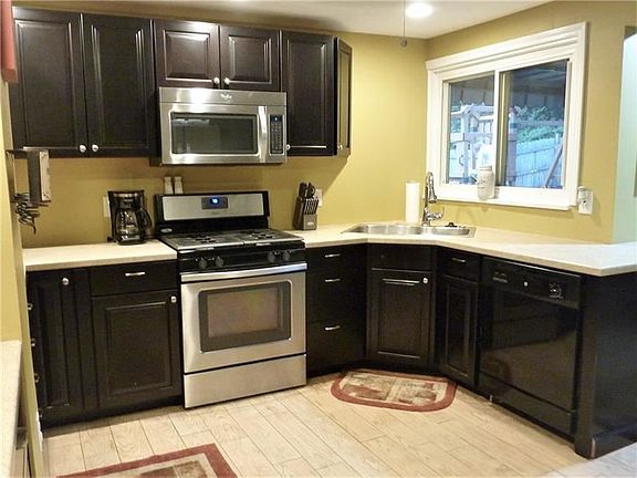 3rd image of 3557 Brinway Dr