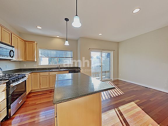 4th image of 7347 Rainier Dr