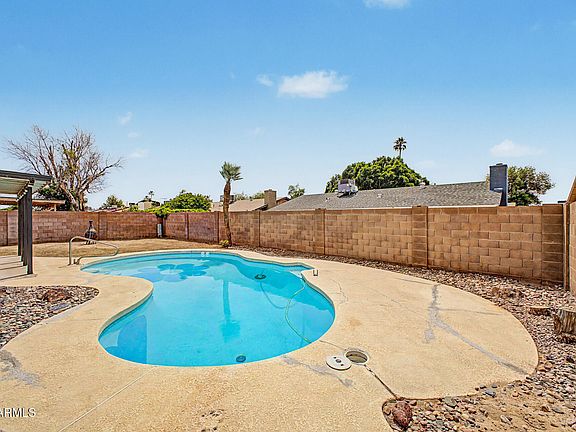 3rd image of 4431 W GARDEN Drive