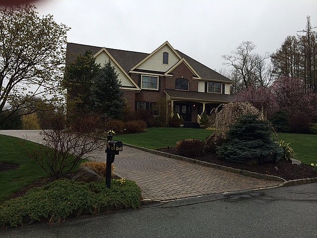 1st image of 104 Alexander Dr