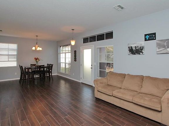 3rd image of 1039 Millebourne Way