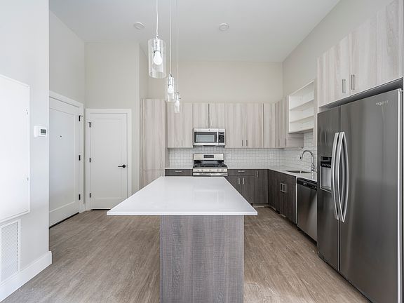 2nd image of 340B Bremen St #204