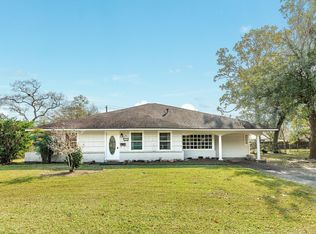935 Magnolia St, Lake Jackson, TX 77566