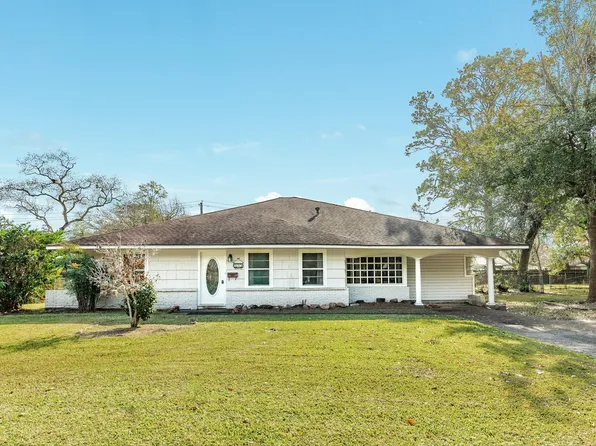 935 Magnolia St, Lake Jackson, TX 77566