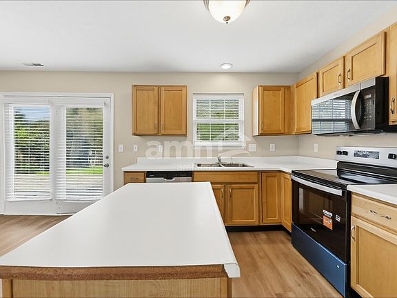 3rd image of 10392 Cedar Dr