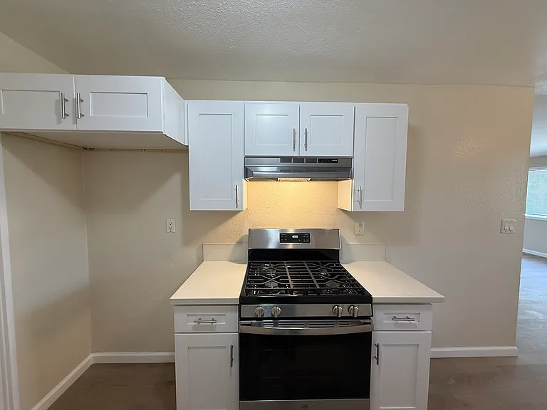 10652 Collett Ave #3 — Photo 6