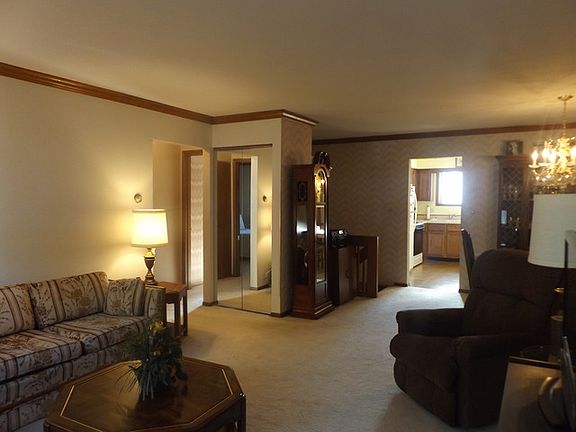 3rd image of 1000 S Grove Dr #1A